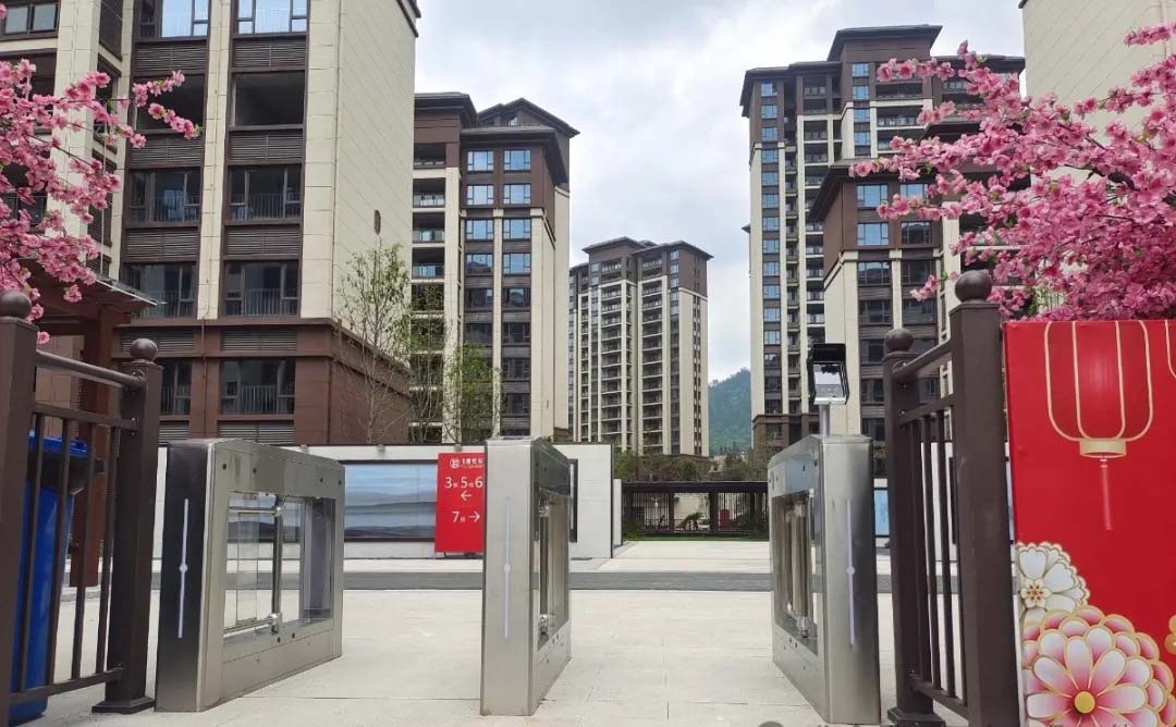 <b>《行业前瞻：智能门禁系统 守护安全管理“第一道防线”》</b>
